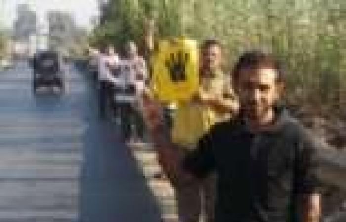 أنصار "المحظورة" ينظمون سلسلة بشرية بشبين القناطر للمطالبة بعودة مرسي