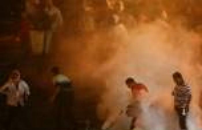 أمن أسوان يطلق قنابل الغاز لفض اشتباكات مع أنصار مرسي ويقبض على 8 منهم