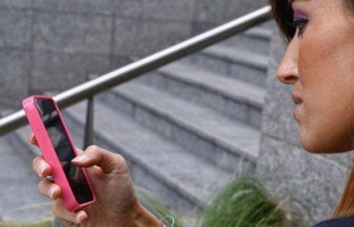 دراسة حديثة: الأشخاص كثيرو التحقق من هواتفهم أكثر عرضة للاكتئاب
