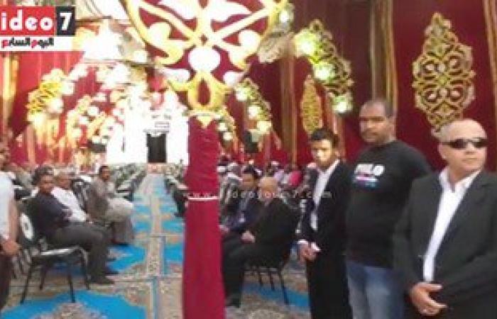 بالفيديو.. تجهيز ساحة مسجد الدوحة بالإسماعيلية لاستقبال عزاء"الأبنودى"