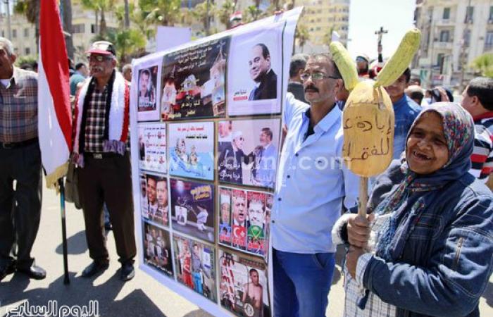 بالصور.. متظاهرو القائد إبراهيم يحتفلون بذكرى تحرير سيناء فى الإسكندرية