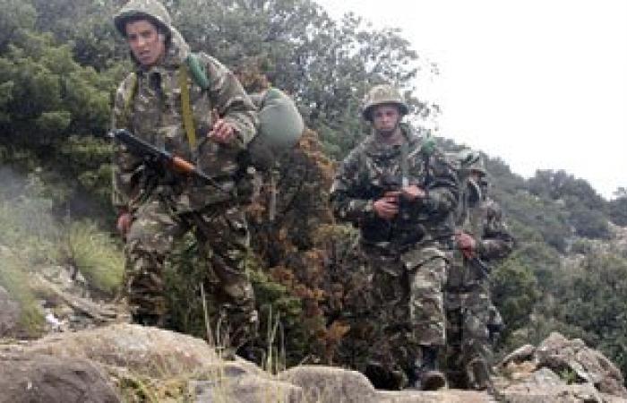 الجيش الجزائرى يدمر مخبأ أسلحة غرب البلاد