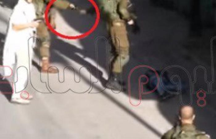 بالفيديو.. الاحتلال يضع سكينا بجانب شهيد فلسطينى لاتهامه بمحاولة تنفيذ طعن