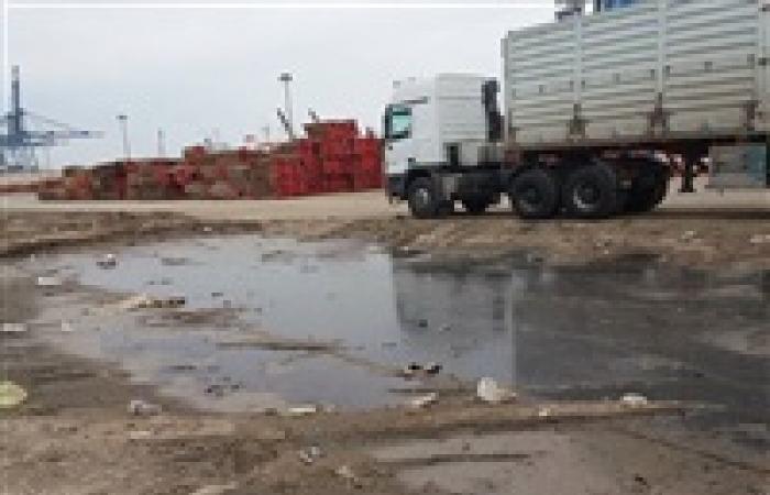 برك مياه الأمطار بجوار شون الغلال فى ميناء دمياط