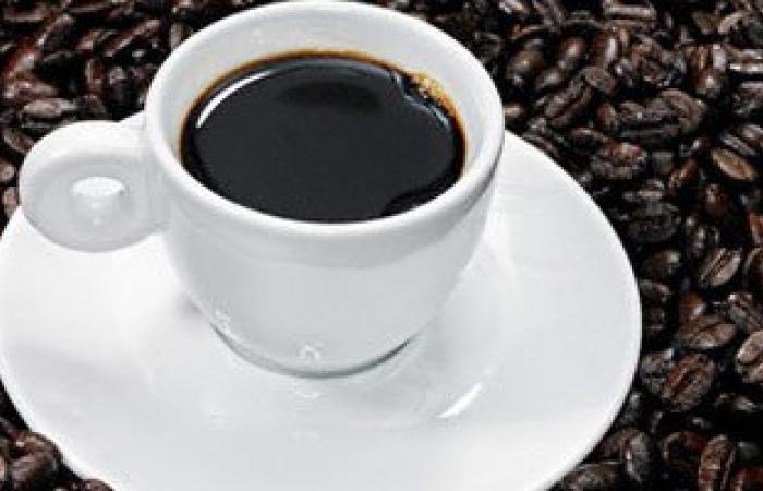 انتبه.. الشاى والقهوة من الأسباب المؤدية للعرق ورائحة الجسم الكريهة