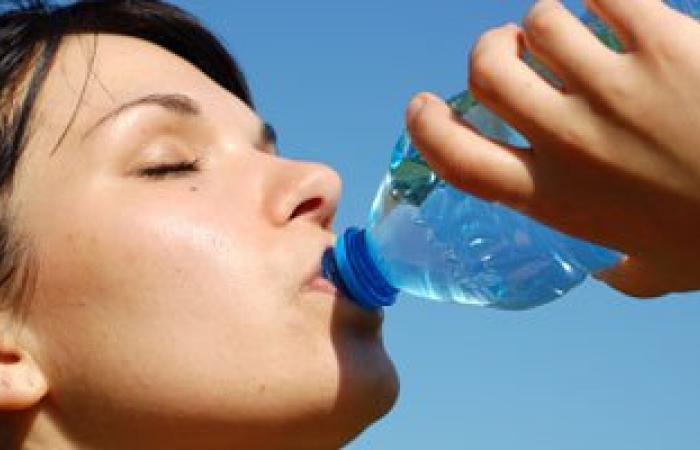 5 فوائد صحية لشرب الماء الدافئ على الريق