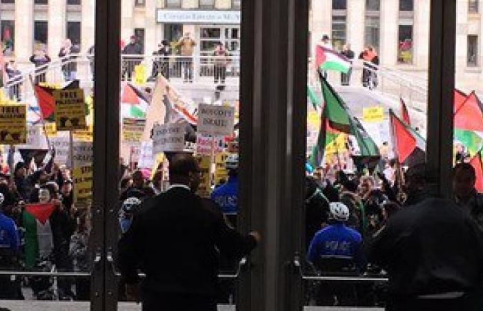 بالصور..مظاهرات مؤيدة لفلسطين خلال انعقاد مؤتمر اللوبى الصهيونى بواشنطن