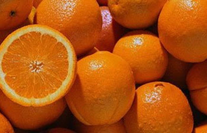 الشوفان واللوز والبرتقال.. 3 أطعمة تزيد إفراز لبن الأم