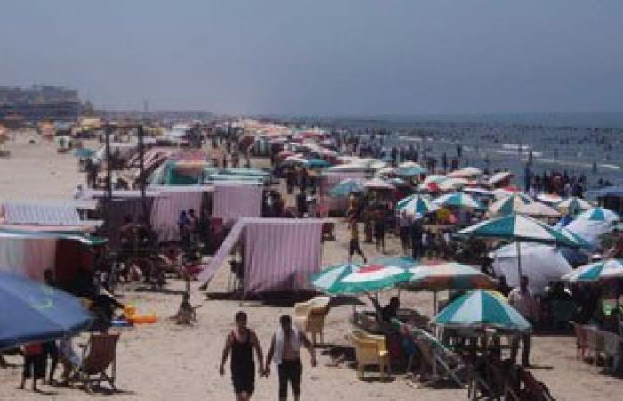 زيادة عدد المصطافين فى ثالث أيام العيد على شاطئ بورسعيد ورأس البر