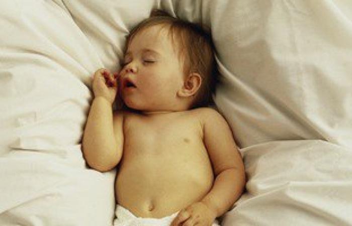دراسة أمريكية: نوم الأطفال "المتأخر" يعرضهم للإصابة بالسمنة