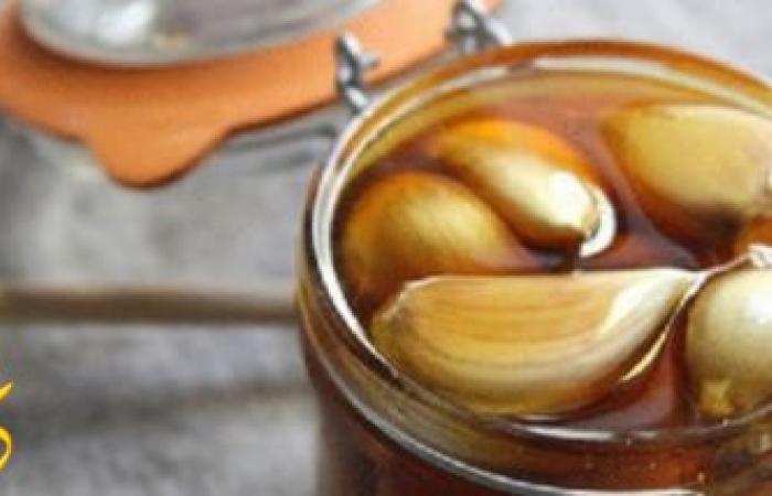 فوائد تناول خليط العسل والثوم وتأثير رهيب للتناول اليومي والمستمر لذلك الخليط