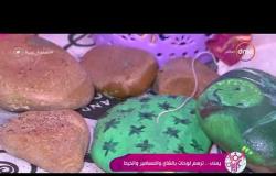السفيرة عزيزة - يمنى .. ترسم لوحات بالشاي والمسامير و الخيط