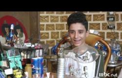 فتى مصري موهوب يصنع 1200 لعبة من علب الكانز