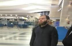 ترحيل "محمود عزت" من مطار القاهرة