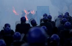 الحزب الحاكم في الجزائر يصدر بيانا بعد تصريحات مسيئة للمتظاهرين