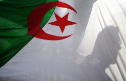 استقالة رئيس الوزراء الجزائري أحمد أويحيى