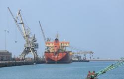 الحكومة اليمنية تحتج بخصوص إجراءات تفتيش السفن في الحديدة وتتهم غريفيث بتجاوز صلاحياته