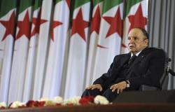 بالفيديو… لحظة تقديم الرئيس الجزائري عبد العزيز بوتفليقة استقالته