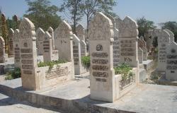الحرب تدفن الموتى مرتين... حدائق حلب وشوارعها مقابر لـ 5 آلاف جثمان (فيديو وصور)