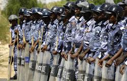 الأضخم في العالم... الشرطة السودانية تكشف مفاجأة في شاحنات متجهة للسعودية
