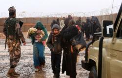 أكثر من 450 لاجئا يغادرون مخيم الركبان في سوريا خلال يوم