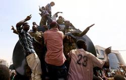 السودانيون يحتفلون في الخرطوم بسقوط نظام البشير