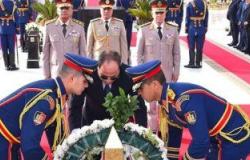 السيسي يضع إكليلا من الزهور على نصب الجندى المجهول فى ذكرى تحرير سيناء