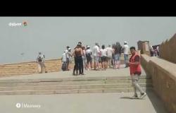 أجانب ومصريون يزورون الأهرامات في شم النسيم