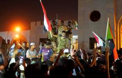 "قطعت رأس النظام فقط والحية موجودة"... رئيس حزب سوداني يتحدث عن الثورة