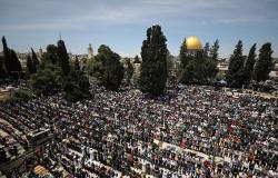 نحو 200 ألف فلسطيني يؤدون صلاة الجمعة الأولى من رمضان في المسجد الأقصى