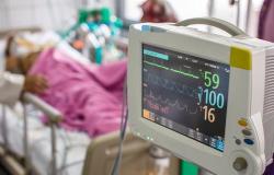 موافي يطالب الصحة بتحمل الدولة نفقة وضع المريض على جهاز التنفس الصناعي