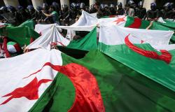 مسيرات في الجزائر تطالب برحيل رموز النظام
