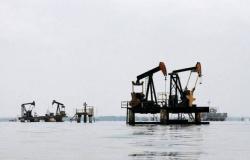 أسعار النفط تتراجع بأكثر من 1% مع تصعيد الحرب التجارية