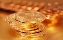 محدث.. الذهب يفقد 15 دولاراً عالمياً مع مكاسب الأسهم