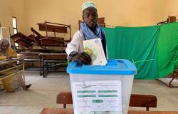 انتخابات موريتانيا... وزير الدفاع السابق يتصدر النتائج بعد فرز ربع أصوات الناخبين