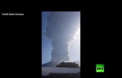 فيديو يظهر ثوران بركان سترومبولي في إيطاليا