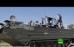 روسيا.. آليات عسكرية تغيث المناطق المنكوبة بالفيضانات "فيديو"
