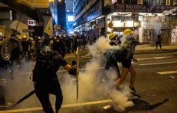 أسهم هونج كونج تتراجع مع عودة الاشتباكات بين الأمن والمتظاهرين