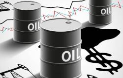 محدث.. النفط يرتفع 1% عند التسوية مع مخاوف نقص الإمدادات