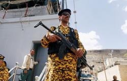 وزير الداخلية اليمني يقيل قيادات في الشرطة لمشاركتهم في "انقلاب على الشرعية"