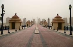 قطر تخرج عن صمتها وترد على تقارير "احتجاجات آلاف العمال"