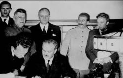 هل حقا شارك ستالين في إشعال الحرب العالمية الثانية إلى جانب هتلر؟ ماذا تكشف لنا الوثائق؟