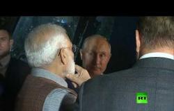 شاهد.. الرئيس بوتين يظهر لرئيس وزراء الهند مروحيات تبيعها روسيا للهند