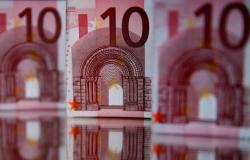 اليورو يتعافى من أدنى مستوى بعامين مع شكوك التحفيز المرتقب