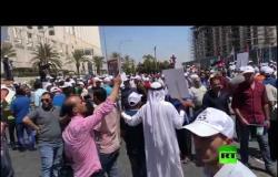 لأردن.. آلاف المعلمين يتظاهرون أمام مقر الحكومة