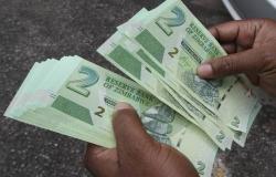 زيمبابوي ترفع معدل الفائدة لـ70% لمواجهة التضخم وهبوط العملة