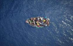 غرق قارب للمهاجرين قبالة تونس ومقتل اثنين وفقدان 14