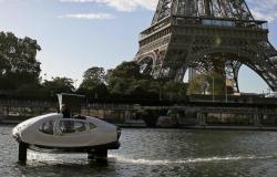 باريس تختبر سيارة أجرة مائية على شكل فقاعة
