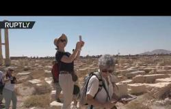 أفواج سياحية غربية تعيد الحياة إلى تدمر السورية