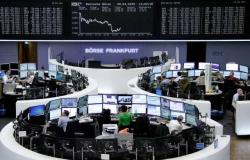 انخفاض الأسهم الأوروبية بالمستهل قبيل إعلان بيانات اقتصادية 